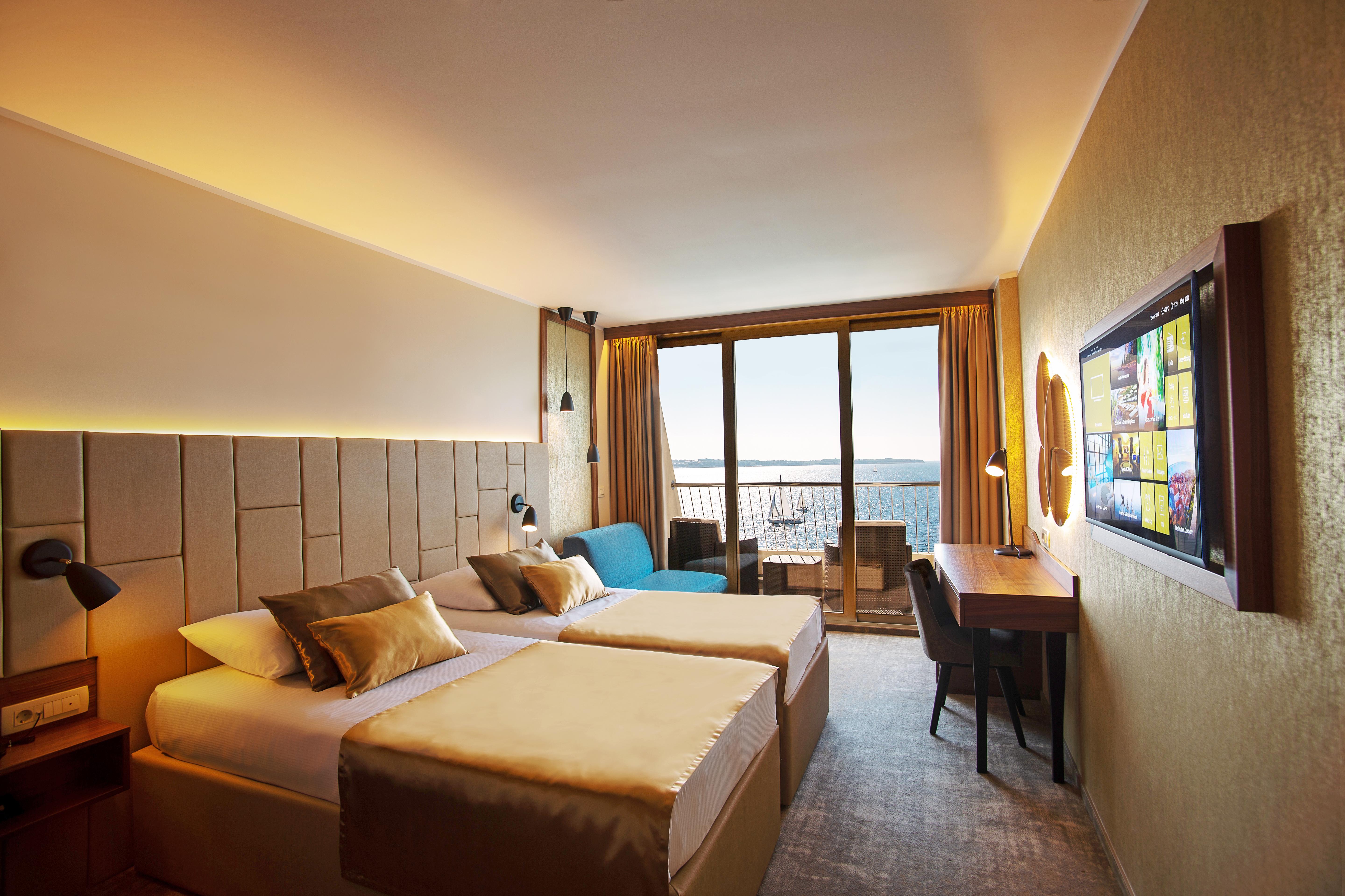 Grand Hotel Bernardin Portoroz Bagian luar foto A room at the hotel