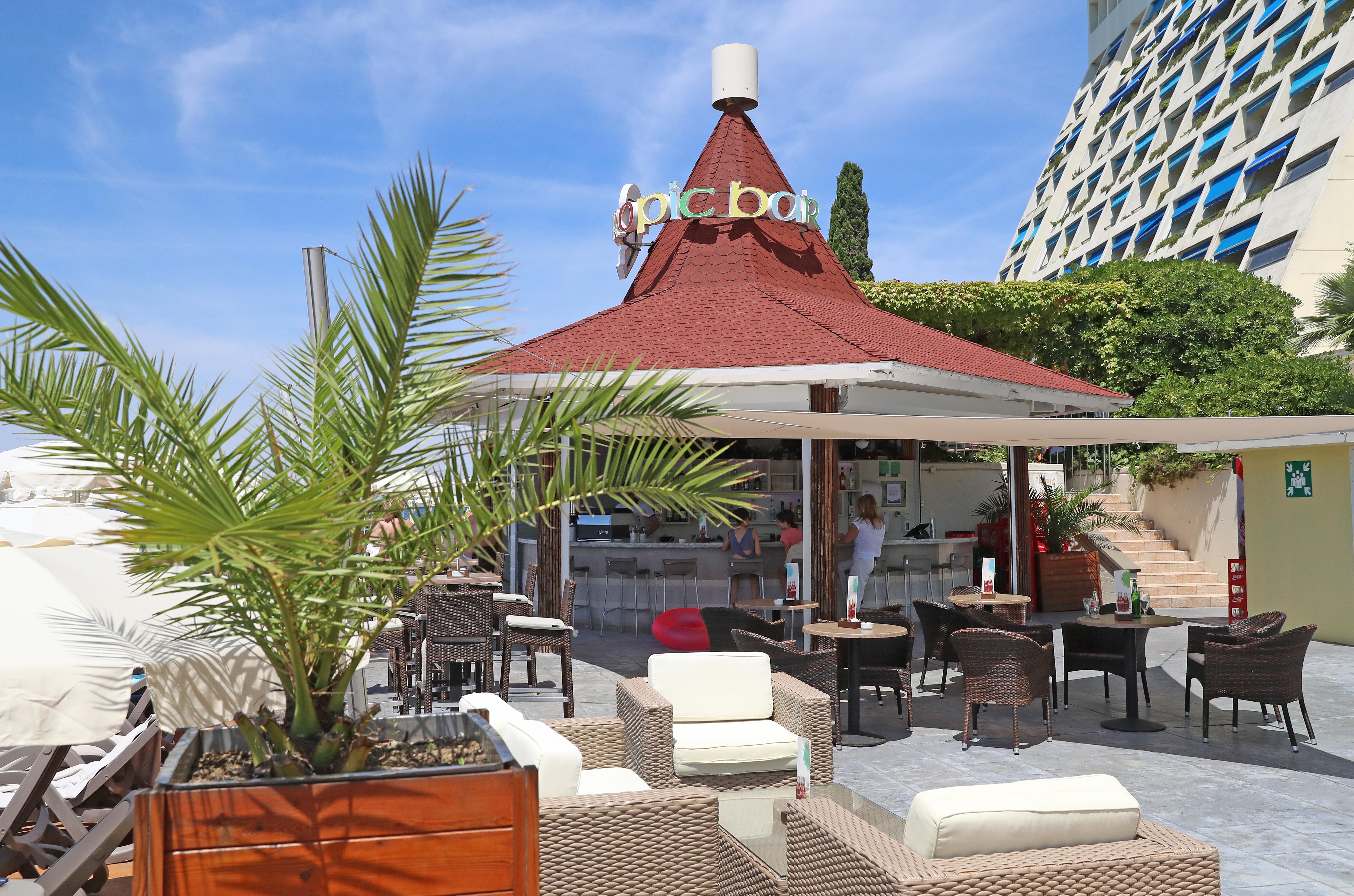 Grand Hotel Bernardin Portoroz Bagian luar foto The bar at the top of the hotel