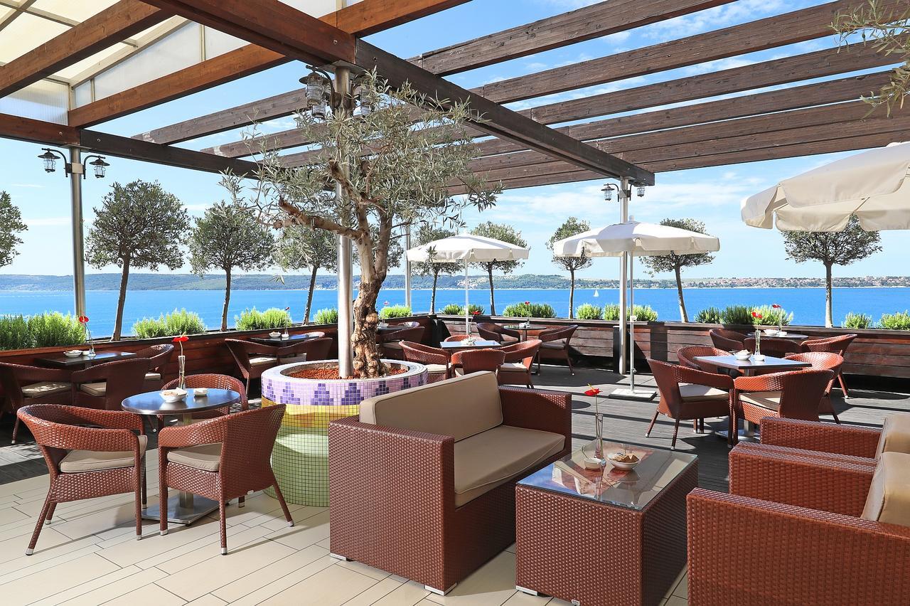 Grand Hotel Bernardin Portoroz Bagian luar foto The restaurant